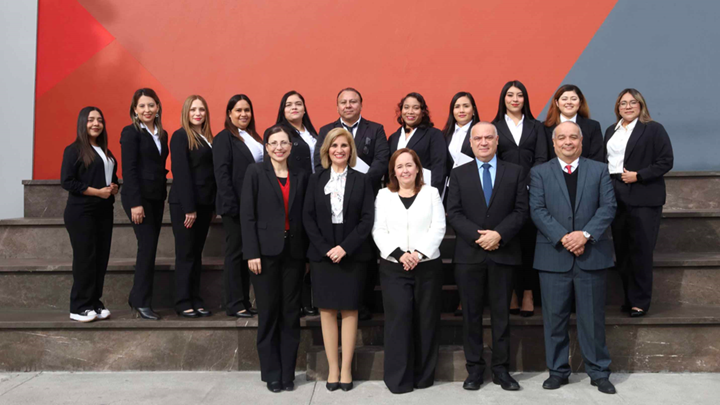Egresa UANL primera generación de la modalidad no escolarizada de Administración