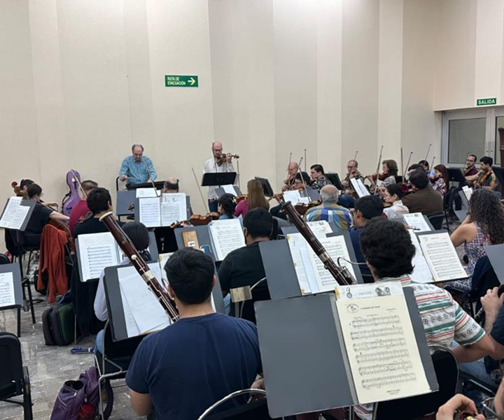 OSUANL presenta un concierto mágico: Padre e hijo unen talentos en el escenario