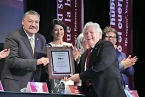 UANLeer 2025 arranca con reconocimiento a la labor editorial de Nicolás Kanellos