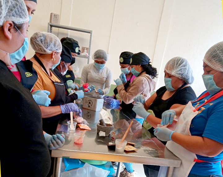 Impulsa UANL a mujeres emprendedoras en el campo
