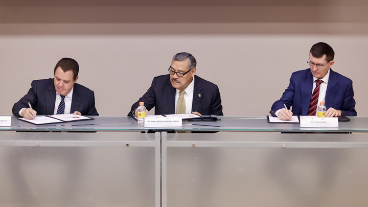 Firma UANL convenio internacional sobre oncología radioterápica