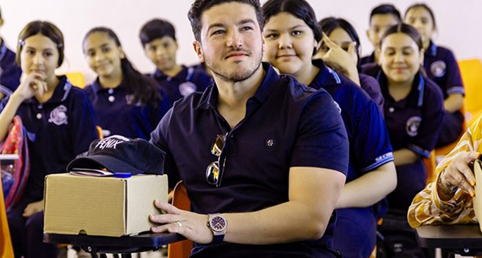Juárez avanza: Samuel García entrega 44 aulas y anuncia flota de camiones nuevos