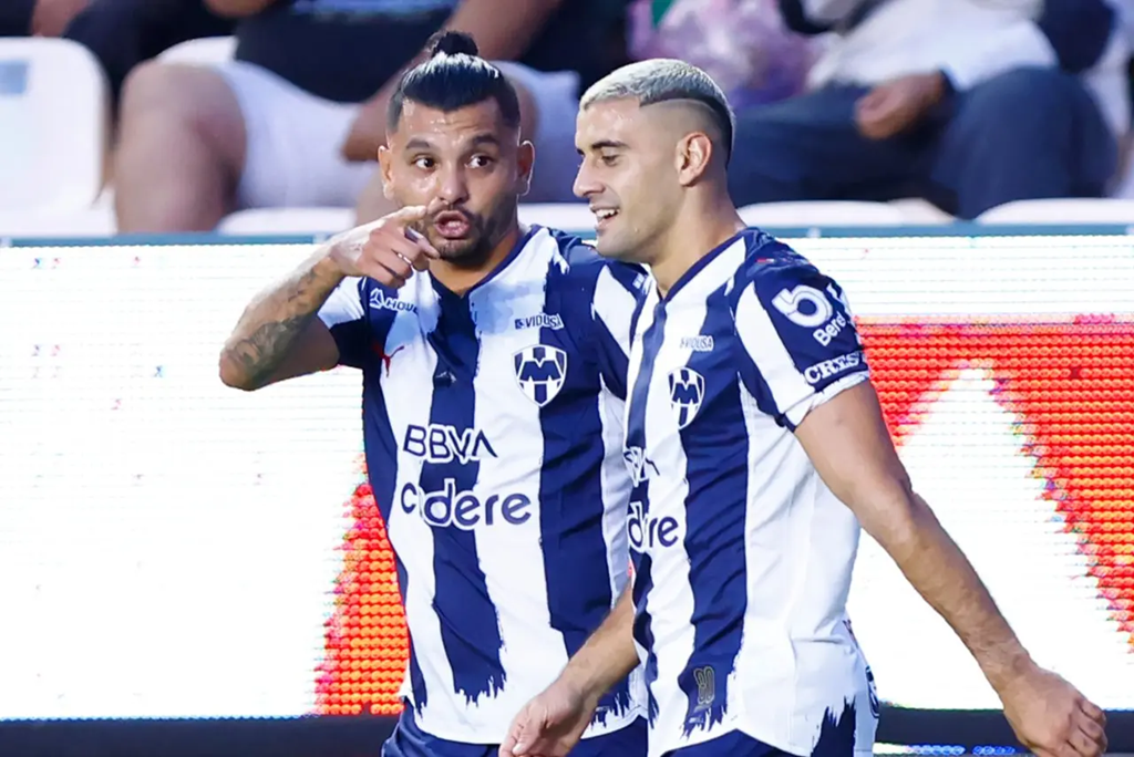 Rayados domina al León y se afianza en la cima de la Liga MX