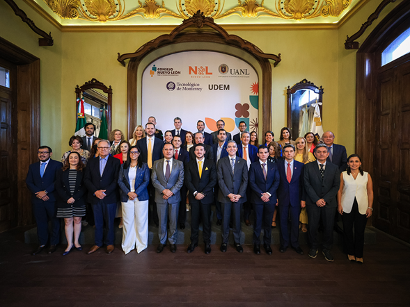 Samuel García presenta “Ponte Nuevo, Ponte Mundial” ante el Consejo NL