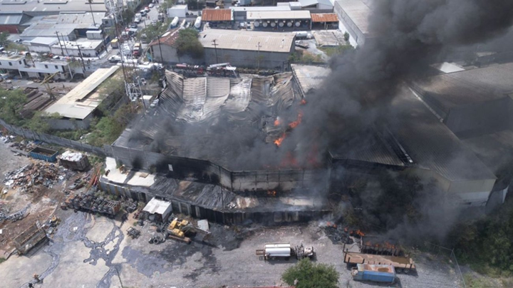 Suspenden Empresa de Hidrocarburos en Escobedo Tras Incendio por Riesgo Ambiental