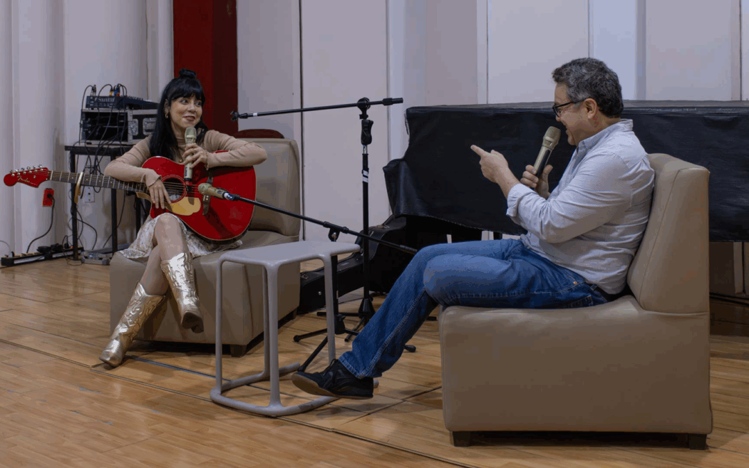 Comparte su experiencia en el arte con estudiantes de la Facultad de Música