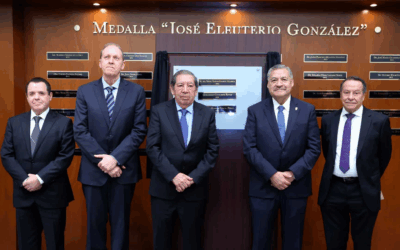 UANL Honra a Tres Gigantes de la Ciencia y el Arte con la Medalla “Dr. José Eleuterio González”