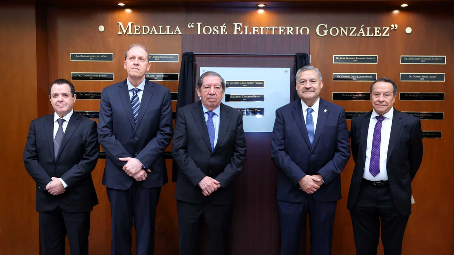 UANL Honra a Tres Gigantes de la Ciencia y el Arte con la Medalla “Dr. José Eleuterio González”