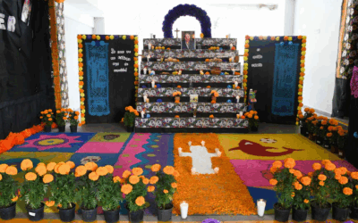 Honran a los difuntos con altares universitarios