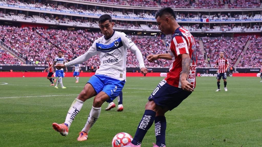 Chivas Hunde a Rayados y los Desplaza al Quinto Puesto