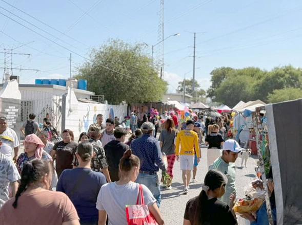 Una Tradición que Perdura: Familias Regias Honran a sus Difuntos en los Panteones