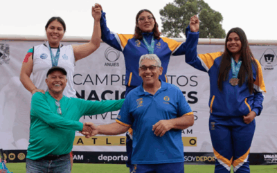 Alejandro Laberdesque recibe el Premio como Mejor Entrenador 2025
