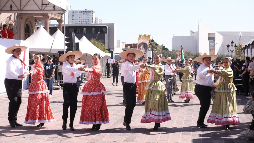 Un Torbellino de Color y Tradición: Nuevo León Conmemora el 115 Aniversario de la Revolución Mexicana