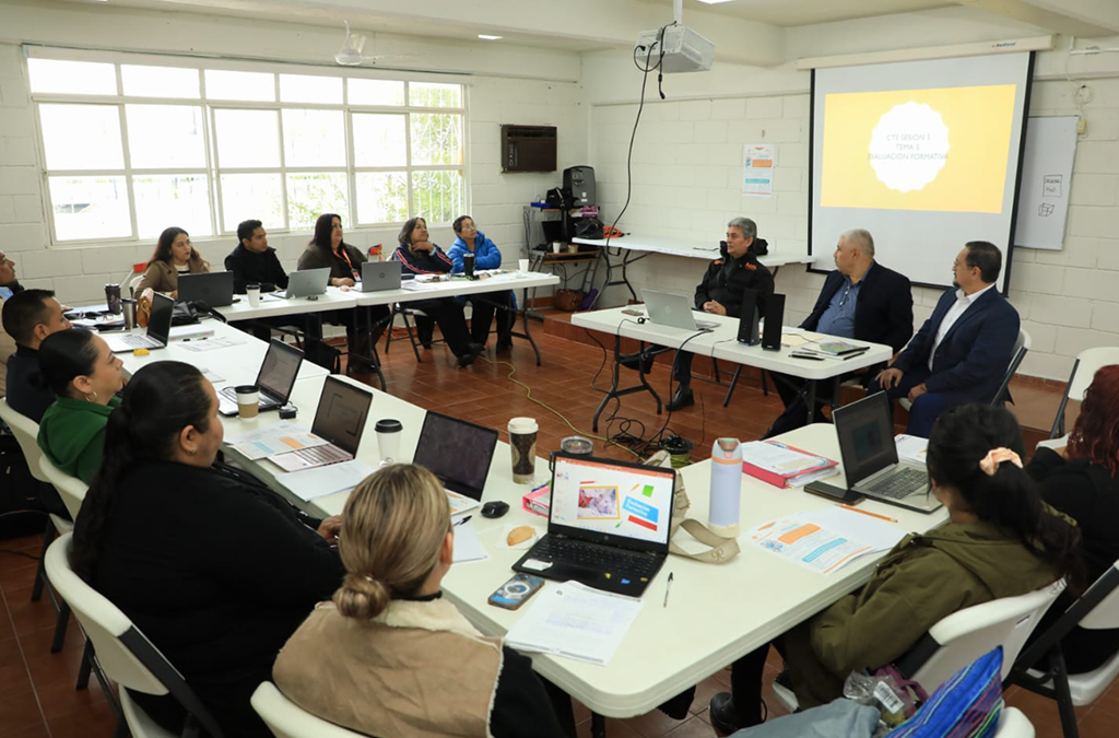 Nuevo León Capacita a 50 Mil Docentes para Integrar la Inteligencia Artificial en la Enseñanza