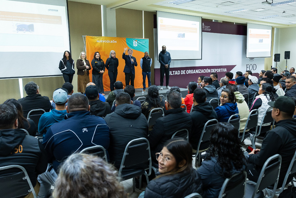 Educación Impulsa Fútbol Bandera: Capacitan a 500 Docentes con Expertos Internacionales