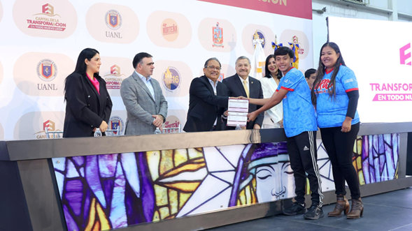 Becan UANL y Escobedo a alumnos de Prepa 16