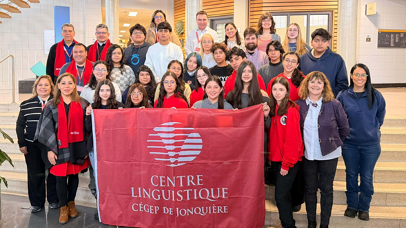 Alumnos de preparatoria realizan estancias académicas en Canadá