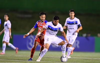 “Tecatito” Corona salva a un Monterrey gris en Guatemala