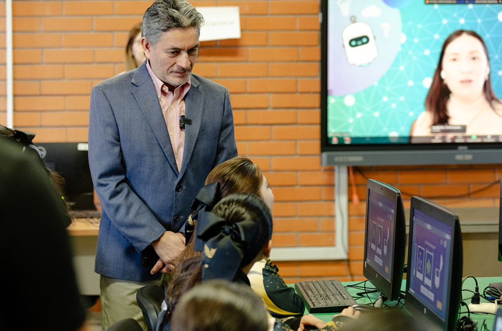 Pequeñas mentes, gran futuro: miles de niños exploran la inteligencia artificial en taller virtual