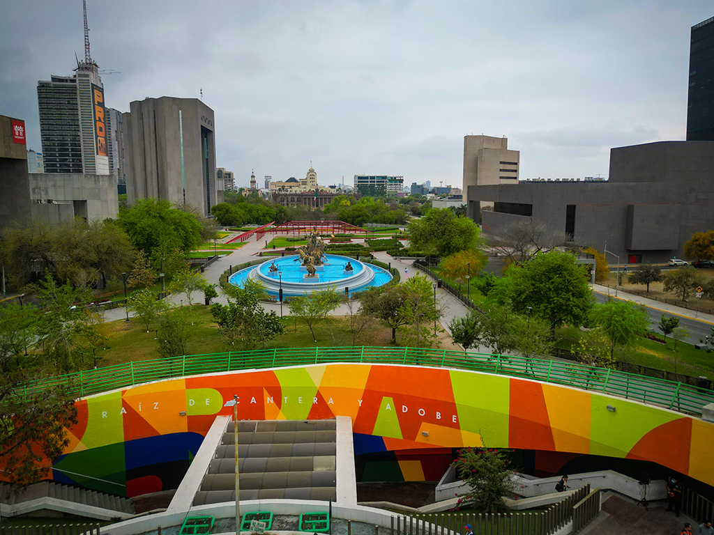 Entrega SCNL el primer mural de “Trazos Mundialistas” en la Estación Zaragoza de Metrorrey