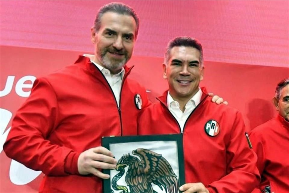 Nombra PRI nacional a Adrián de la Garza como su “Defensor de México” en NL; se perfila como candidato para 2027