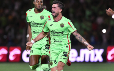 Una expulsión tempranera de Diego Sánchez y un autogol de Marcelo Flores influyeron para que Tigres perdiera 2-1