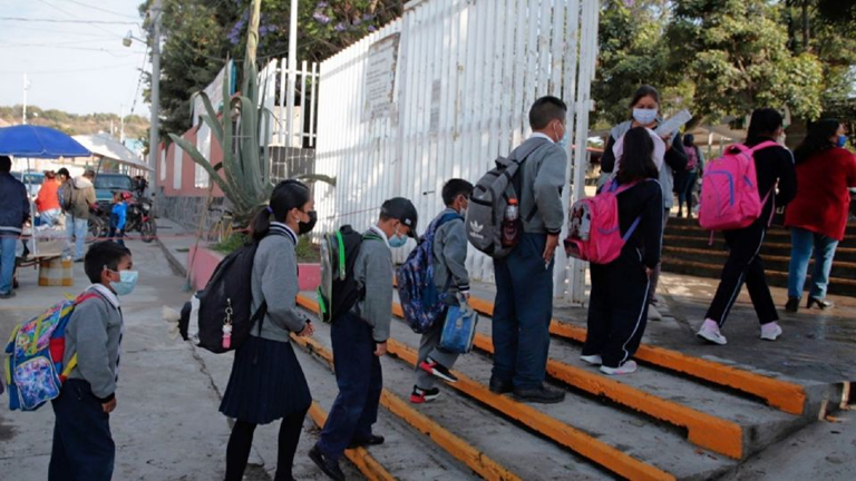 Regresan hoy a clases más de un millón de alumnos