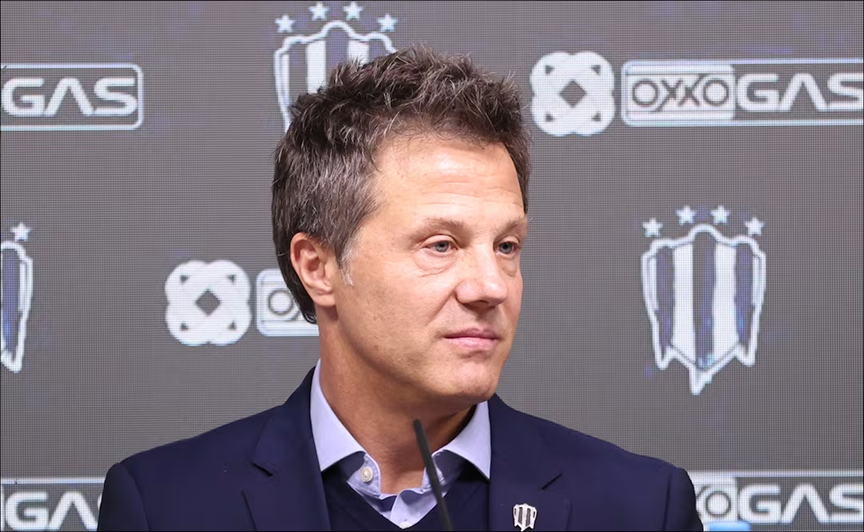 Después de varios “petardos”, ayer estalló la bomba en Rayados: Noriega fuera y Erviti asume