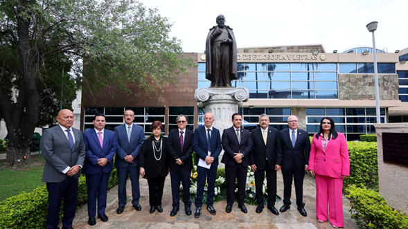 Resaltan calidad literaria y humanista de Reyes en guardia en su honor