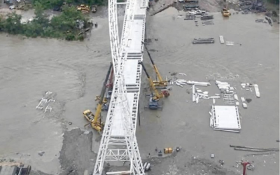 El aguacero colapsa la metrópoli: inundaciones, caos vial y suspensión del Transmetro en Nuevo León