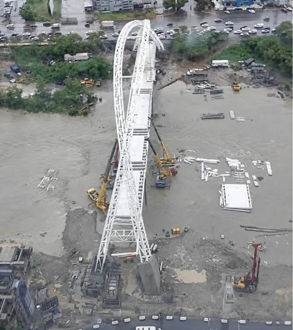 El aguacero colapsa la metrópoli: inundaciones, caos vial y suspensión del Transmetro en Nuevo León