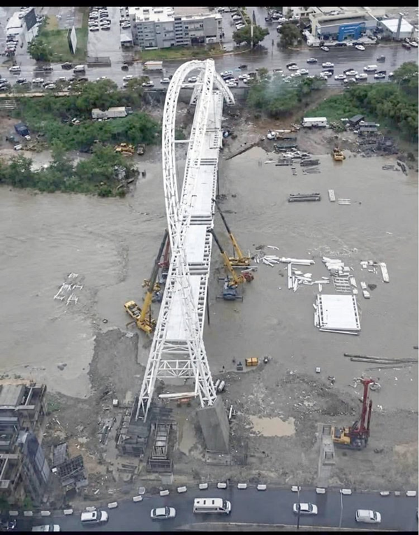 El aguacero colapsa la metrópoli: inundaciones, caos vial y suspensión del Transmetro en Nuevo León