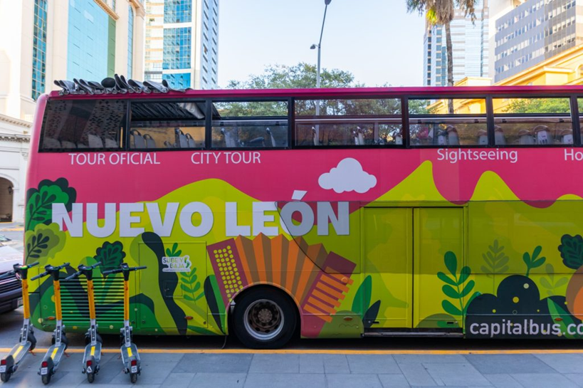 Invita Samuel García a recorrer NL en Capital Bus