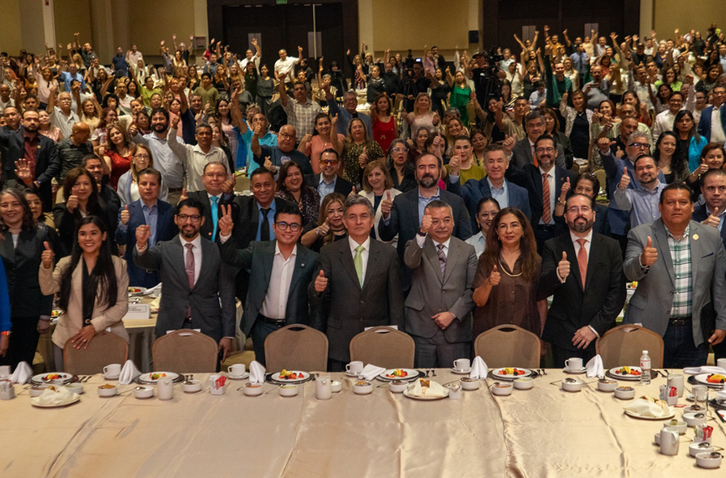 Reconocen a mil 749 trabajadores de apoyo por su trayectoria al servicio de la educación