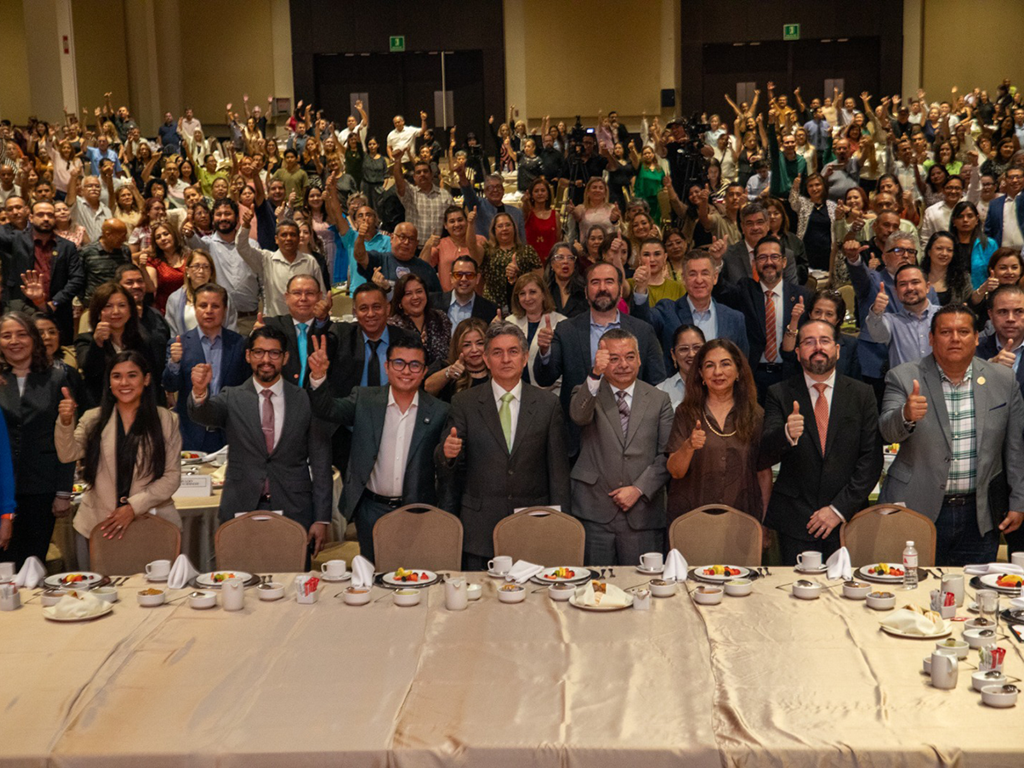 Reconocen a mil 749 trabajadores de apoyo por su trayectoria al servicio de la educación
